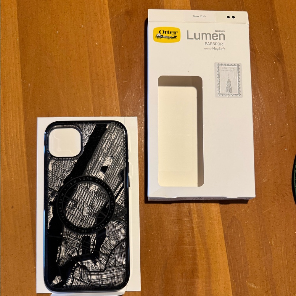 Otter Box Lumen Passport Series cover for iPhone 15 Plus - New York